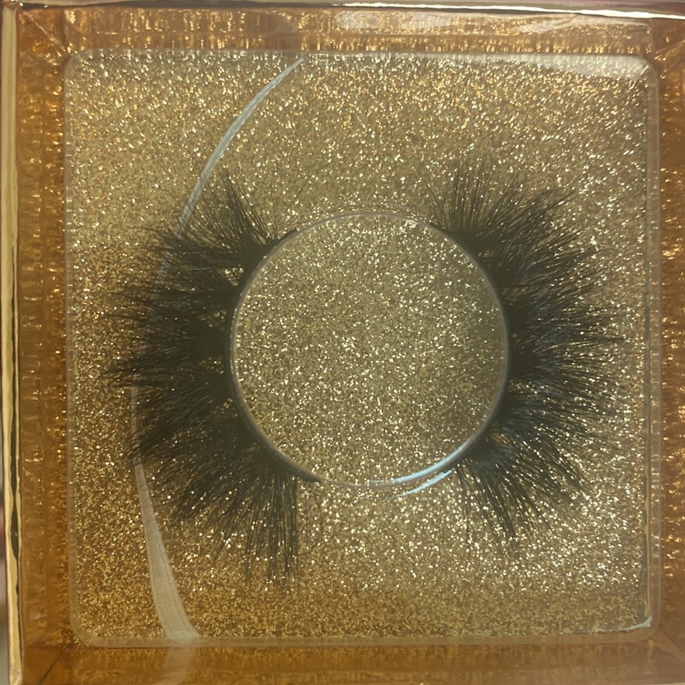 Lashes - Picture 12 of 12